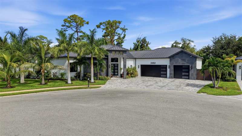 4 bedroom Single Family Residence at 2462 Missara Lane, Shoreline, Sarasota — photo 1