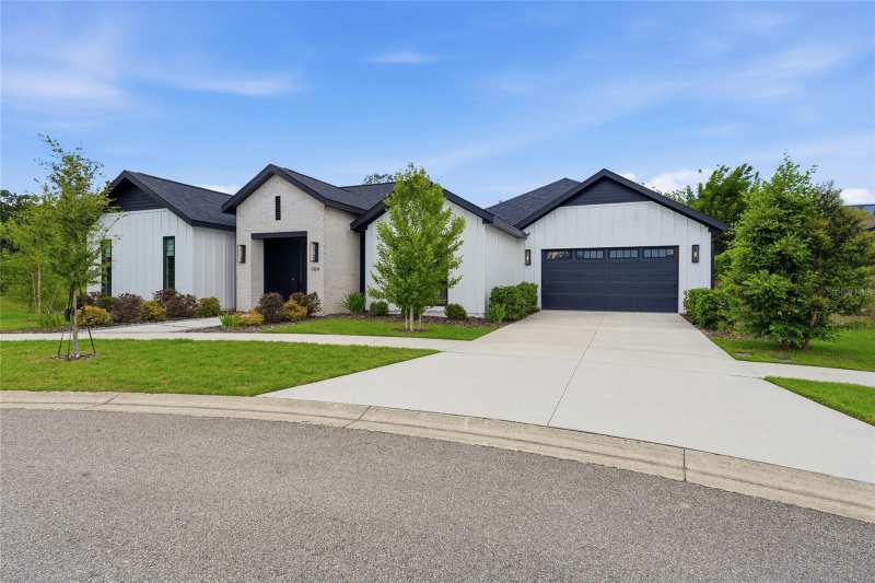 4 bedroom Single Family Residence at 1324 SW 120th Drive, Glorias Way, Gainesville — photo 1