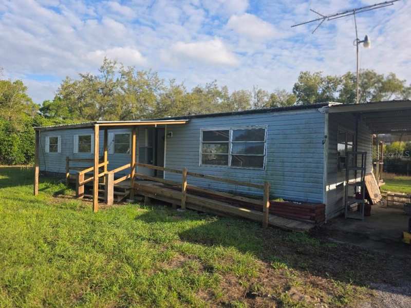 4 bedroom Mobile Home at 37414 Northside Drive, Unrec Portions SE 01/4 NW 01/4 & NW 01/4, Zephyrhills — photo 1