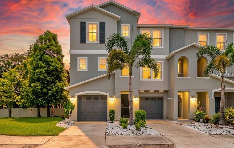3 bedroom Townhouse at 504 Wheaton Trent Place, Palm River Twnhms Ph 1, Tampa — photo 1