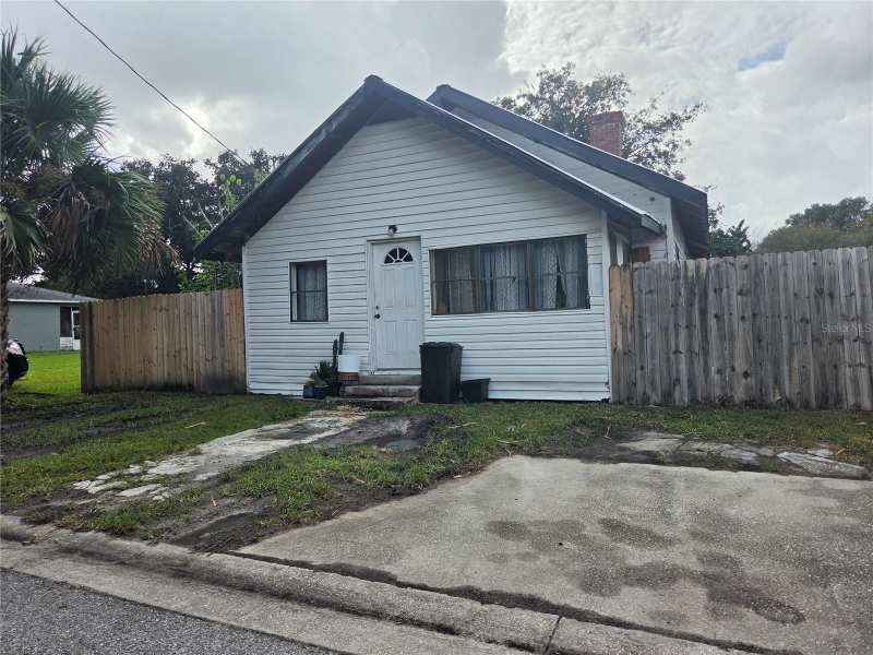 3 bedroom Single Family Residence at 2340 Water Street, Midway, Sanford — photo 1
