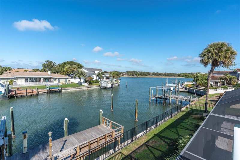4 bedroom Single Family Residence at 4935 62nd Avenue, Bayway Isles, St Petersburg — photo 1