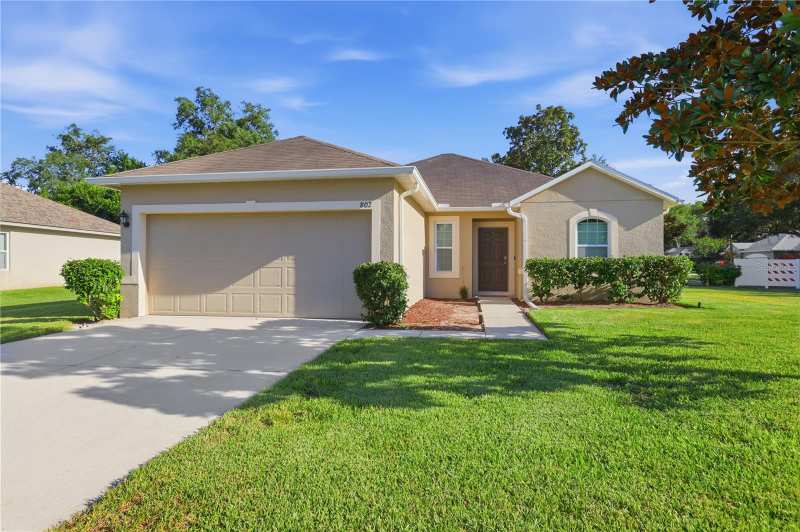 3 bedroom Single Family Residence at 802 Grand Park Court, Parkmore Manor, Deland — photo 1