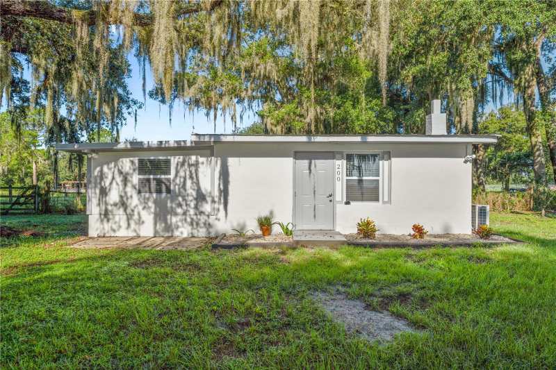 1 bedroom Mobile Home at 200 Lake Marian Road, Shady Oaks, Kenansville — photo 1