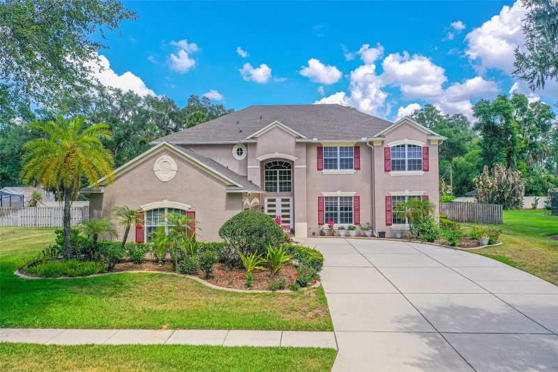 6 bedroom Single Family Residence at 915 Hickory Fork Drive, Lake Weeks Ph 1, Seffner — photo 1