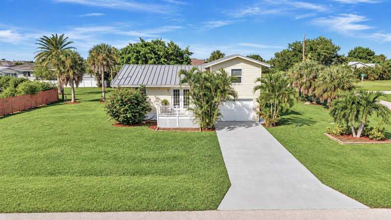 3 bedroom Single Family Residence at 2835 Wisteria Place, Charlotte Park, Punta Gorda — photo 1