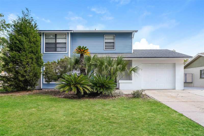 4 bedroom Single Family Residence at 8229 Malvern Circle, Twelve Oaks Village Unit 3, Tampa — photo 1