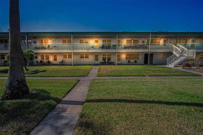2 bedroom Condominium at 5216 81st Street #5, Paradise Shores, St Petersburg — photo 1