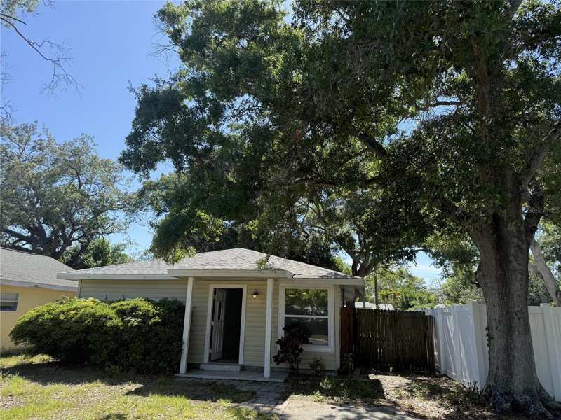 3 bedroom Single Family Residence at 1348 Friend Avenue, Cleveland Grove Blk 7, Clearwater — photo 1