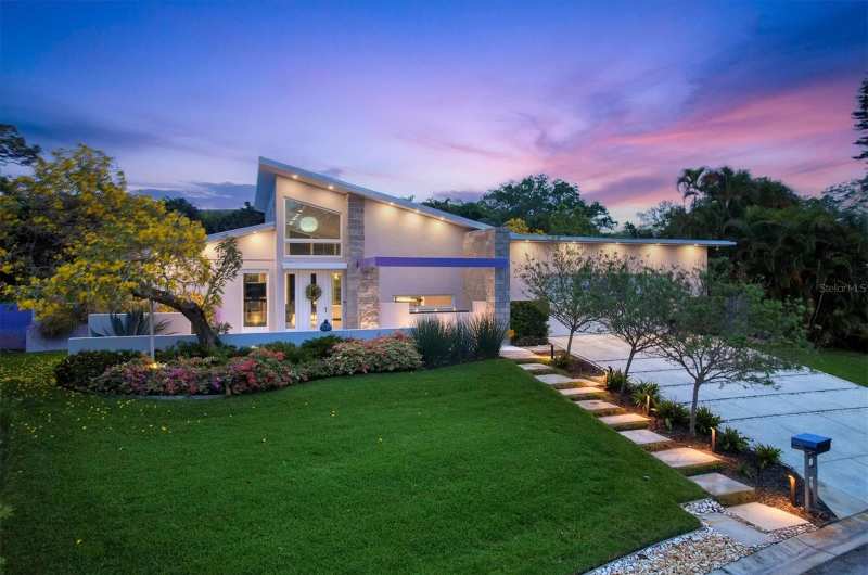 3 bedroom Single Family Residence at 1556 Eastbrook Drive, Oyster Bay/Kentwood Estates, Sarasota — photo 1