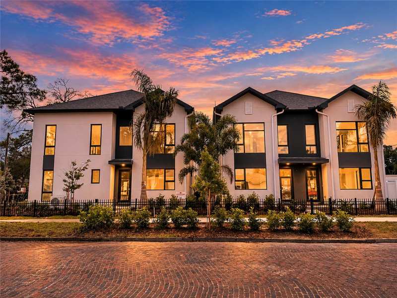 2 bedroom Townhouse at 100 36th Street, Junction Twnhms, St Petersburg — photo 1