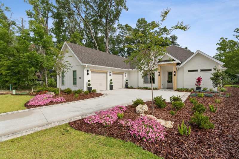 3 bedroom Single Family Residence at 14098 SW 7th Place, Wimberley, Newberry — photo 1
