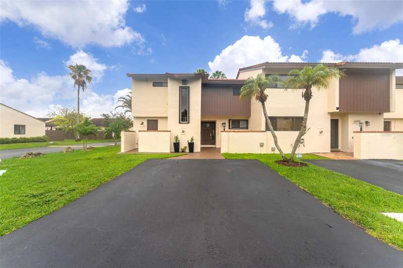 3 bedroom Townhouse at 14932 SW 89th St, Kendall Walk, Miami — photo 1