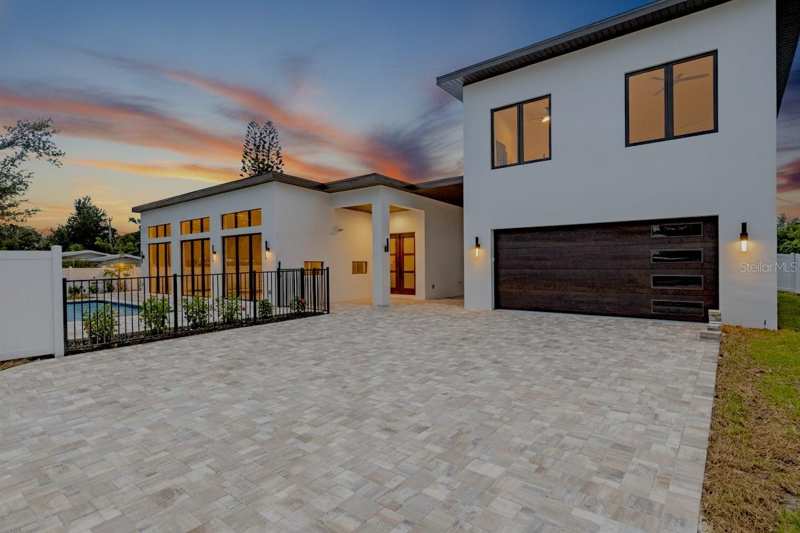 4 bedroom Single Family Residence at 2079 Hibiscus Street, Grove Lawn Rep, Sarasota — photo 1
