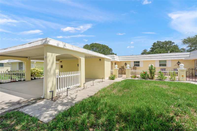 2 bedroom Villa at 5823 Tidewood Avenue #19, Baywood Colony Sec 2, Sarasota — photo 1