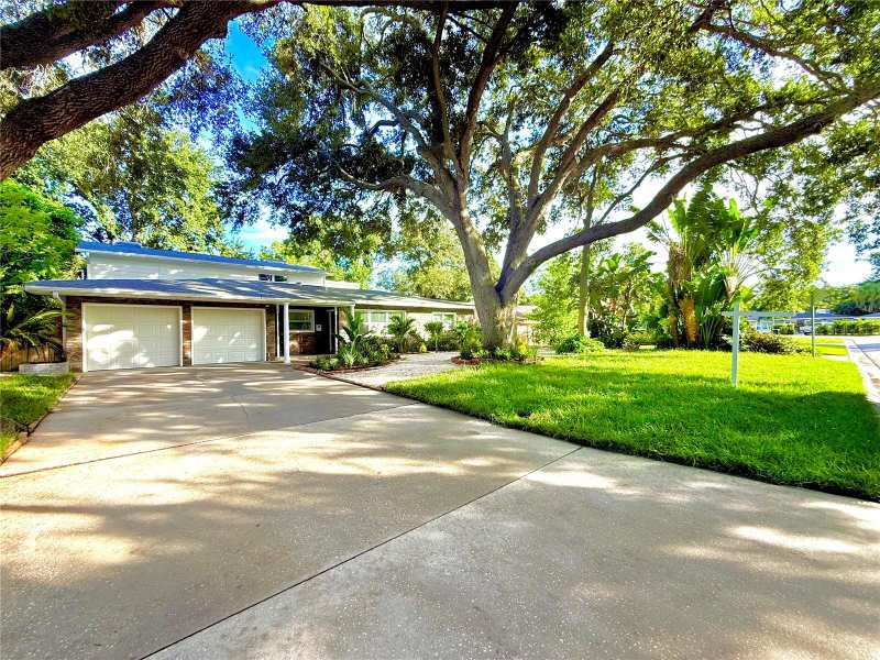5 bedroom Single Family Residence at 1557 Robinson Drive, Jungle Country Club 4th Add, St Petersburg — photo 1