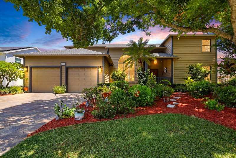 4 bedroom Single Family Residence at 2917 Sandpiper Place, Feather Sound Custom Home Site Unit III, Clearwater — photo 1
