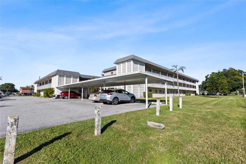 2 bedroom Condominium at 5725 12th Avenue #301D, Tyrone Garden Apts Condo, St Petersburg — photo 1
