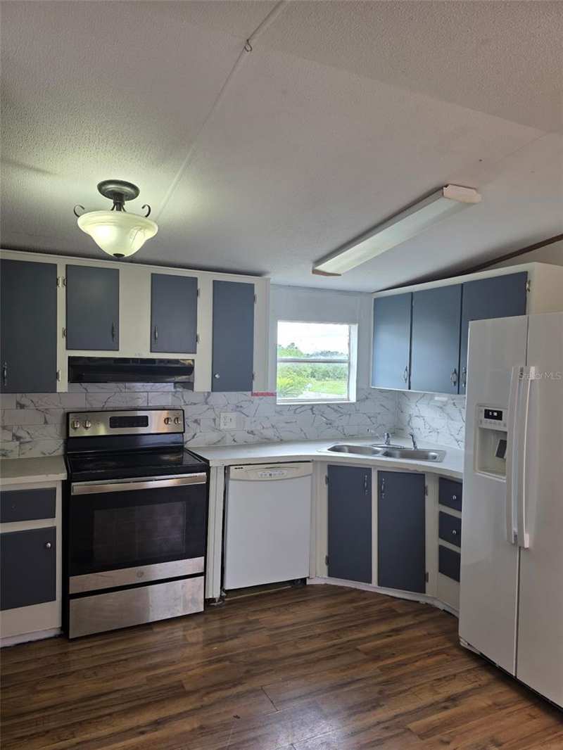 2 bedroom Manufactured Home at 2544 El Dorado Avenue, Lake Letta Estates Sub, Avon Park — photo 1