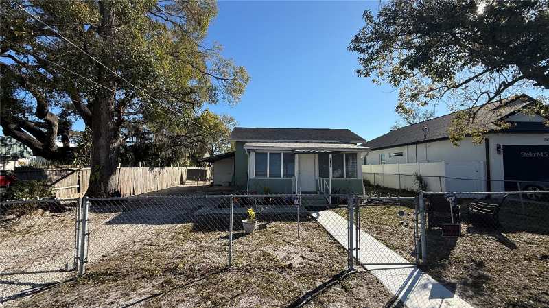 2 bedroom Single Family Residence at 2504 W South Avenue, Armenia Gardens, Tampa — photo 1