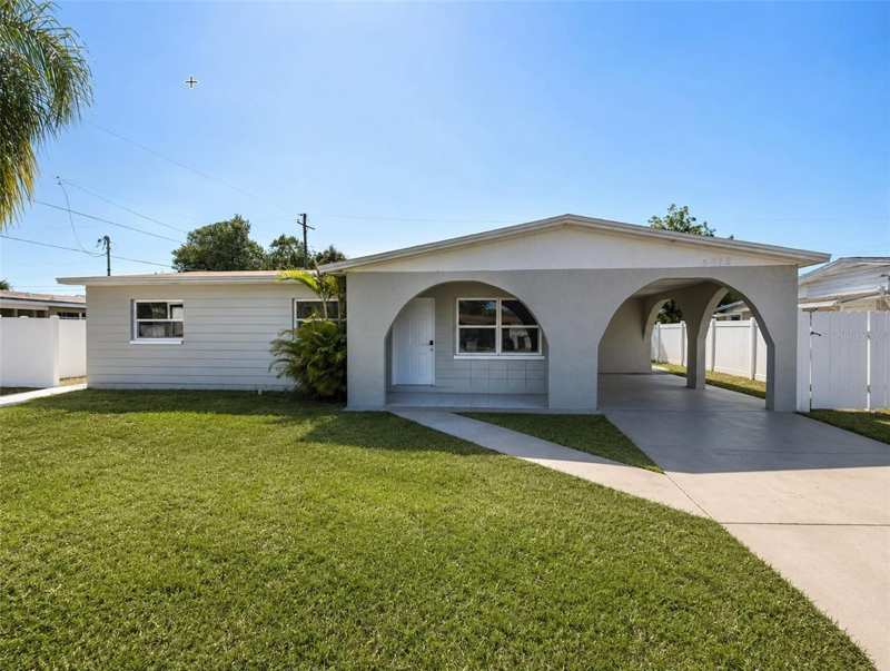 7 bedroom Single Family Residence at 5612 Larimer Drive, Town'N Country Park Unit No 07, Tampa — photo 1