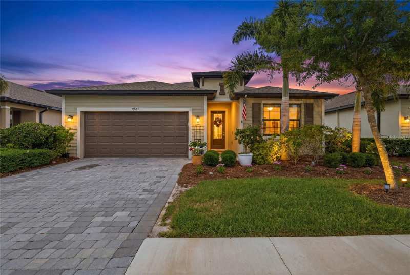 3 bedroom Single Family Residence at 1921 E Isles Road, Isles/West Port Ph I, Port Charlotte — photo 1