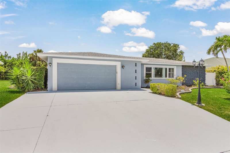 4 bedroom Single Family Residence at 1320 SE 26th Terrace, Cape Coral, Cape Coral — photo 1
