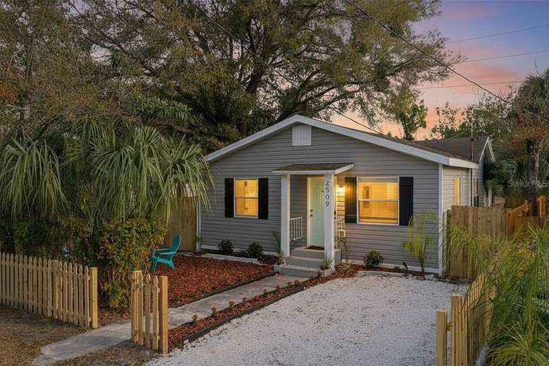 3 bedroom Single Family Residence at 2509 E 12th Avenue, Wagners Add To East Ybor, Tampa — photo 1