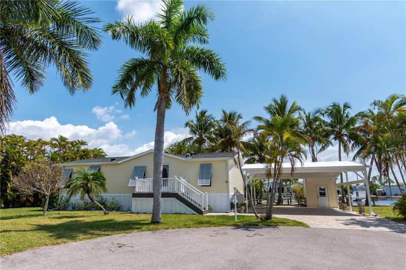3 bedroom Manufactured Home at 23 Holland Drive, Windmill Village, Punta Gorda — photo 1