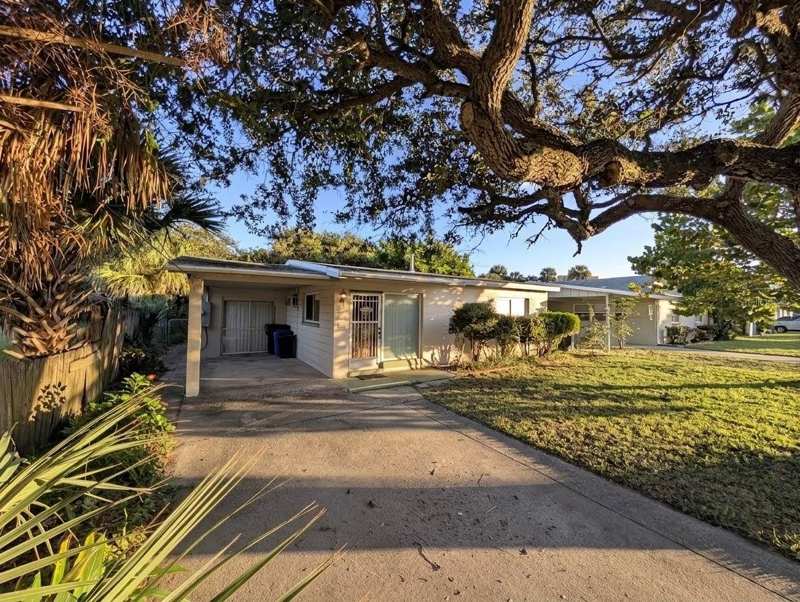 2 bedroom Single Family Residence at 824 E 9th Avenue, New Smyrna Beach, New Smyrna Beach — photo 1