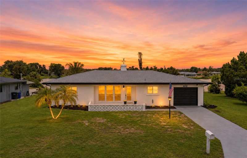 2 bedroom Single Family Residence at 412 W Shade Drive, Venice Gardens, Venice — photo 1