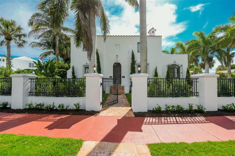 4 bedroom Single Family Residence at 76 S Washington Drive, Saint Armands Div John Ringling Estates, Sarasota — photo 1