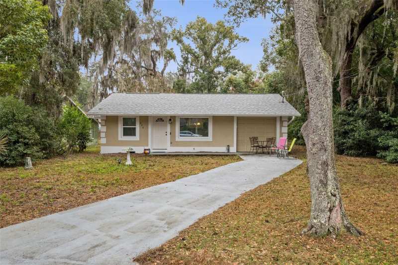3 bedroom Single Family Residence at 690 E Jackson Avenue, Mount Dora, Mount Dora — photo 1