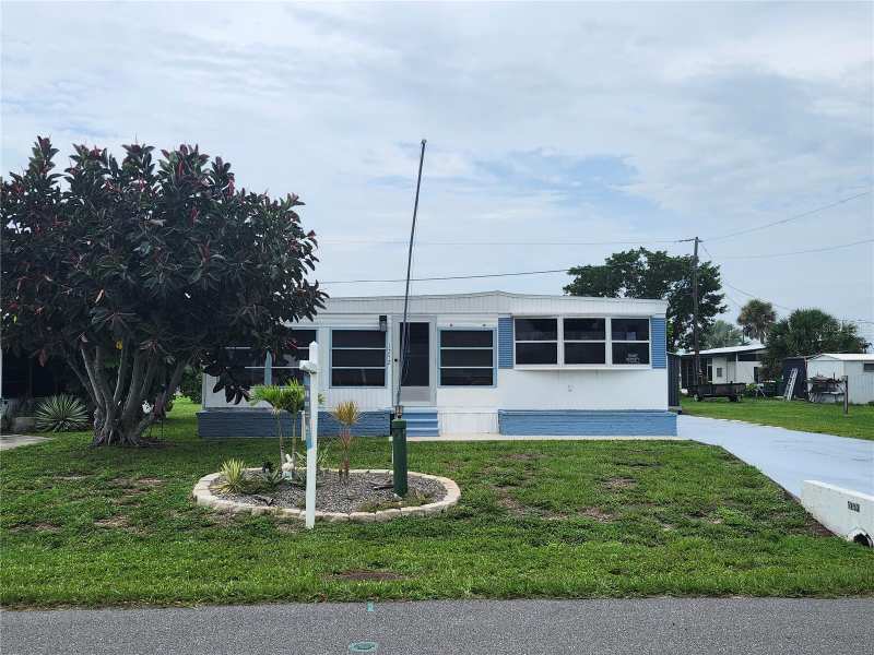 2 bedroom Mobile Home at 1252 Kingfisher Drive, Holiday Mob Estates 1st Add, Englewood — photo 1