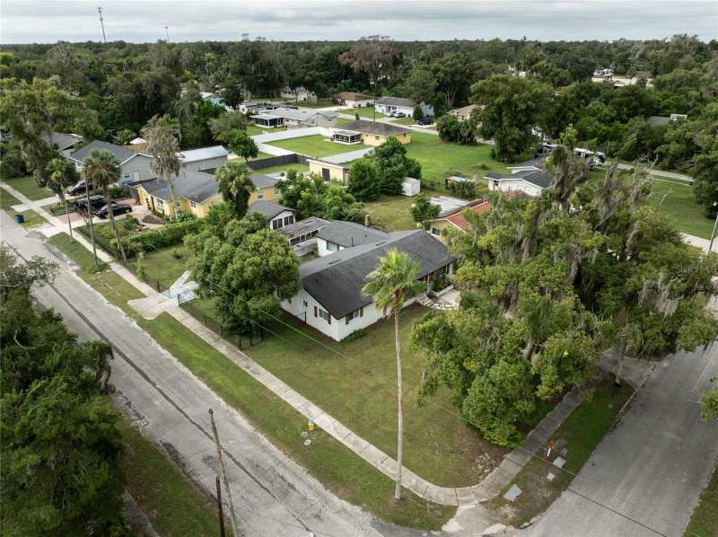4 bedroom Single Family Residence at 1004 N Camphor Lane, Stetson Home Estates Deland, Deland — photo 1