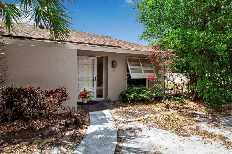 2 bedroom Villa at 721 N Jefferson Avenue #721, Jefferson Pines, Sarasota — photo 1