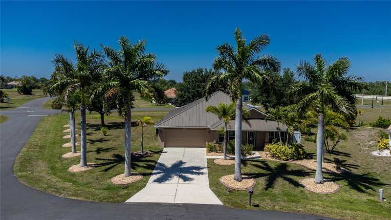 4 bedroom Single Family Residence at 17200 Nile Ct, Punta Gorda Isles Sec 21/Burnt Store Lak, Punta Gorda — photo 1