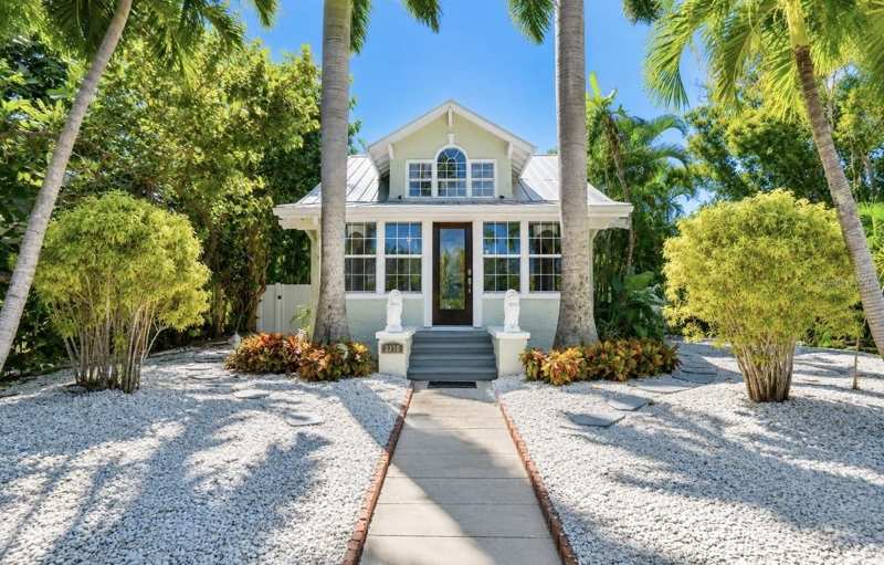 4 bedroom Single Family Residence at 3310 E Maritana Drive, Don Ce-Sar Place, St Pete Beach — photo 1