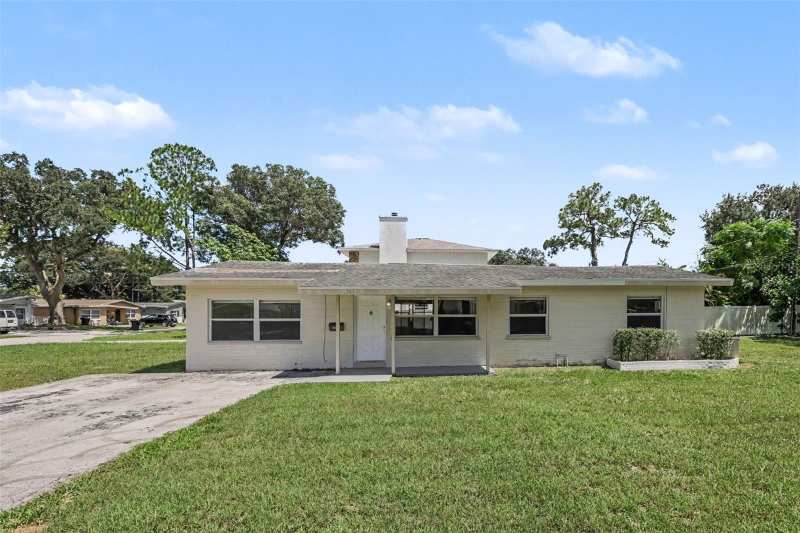 4 bedroom Single Family Residence at 5585 Atlantic Avenue, North St Petersburg Rep Blk 86, St Petersburg — photo 1