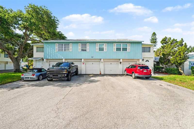 2 bedroom Condominium at 3267 39th Street #B, West Shore Village One, St Petersburg — photo 1