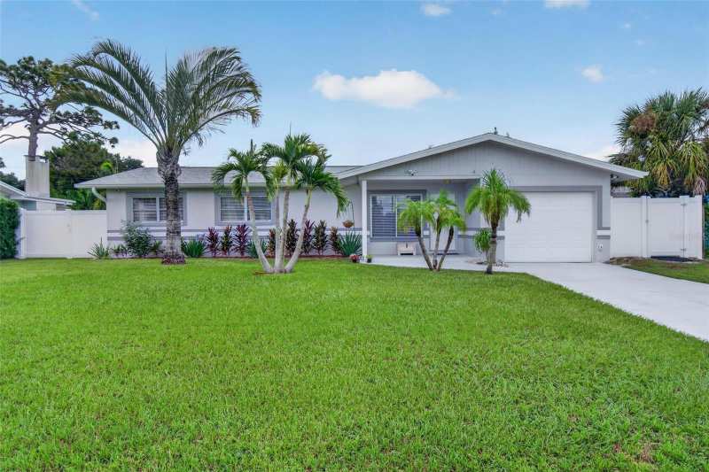 4 bedroom Single Family Residence at 8428 Iris Avenue, Cross Bayou Estates, Seminole — photo 1