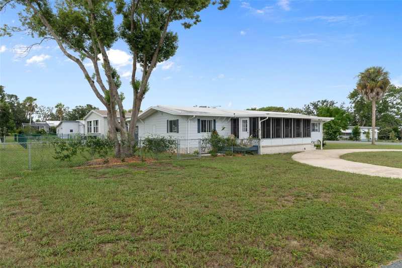 3 bedroom Manufactured Home at 8090 Little Tee Lane, High Point Mh Sub, Brooksville — photo 1