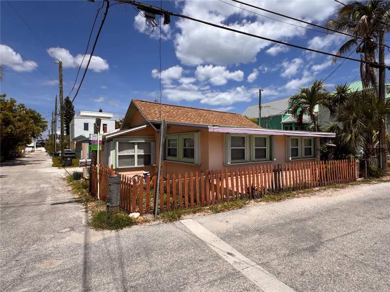 2 bedroom Single Family Residence at 101 95th Avenue, Herrons Sub 1, Treasure Island — photo 1