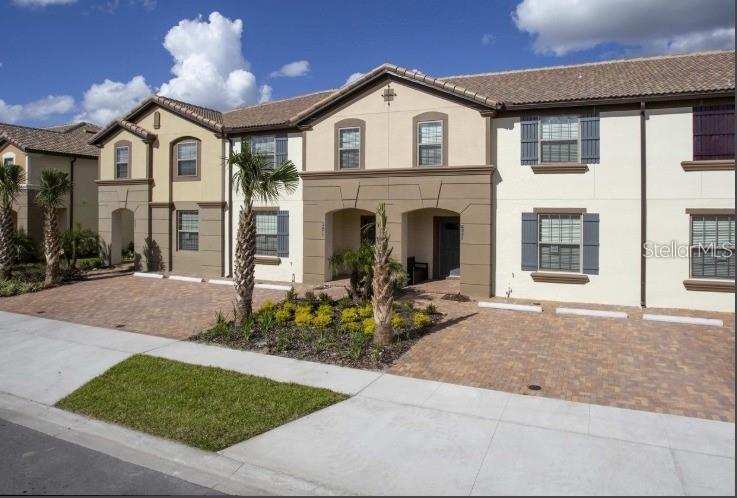 5 bedroom Townhouse at 8875 Geneve Ct, Windsor At Westside Ph 2B, Kissimmee — photo 1
