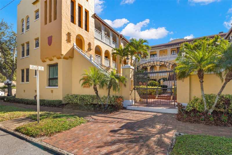 2 bedroom Condominium at 210 22nd Avenue #15, Hegrado Condo, St Petersburg — photo 1