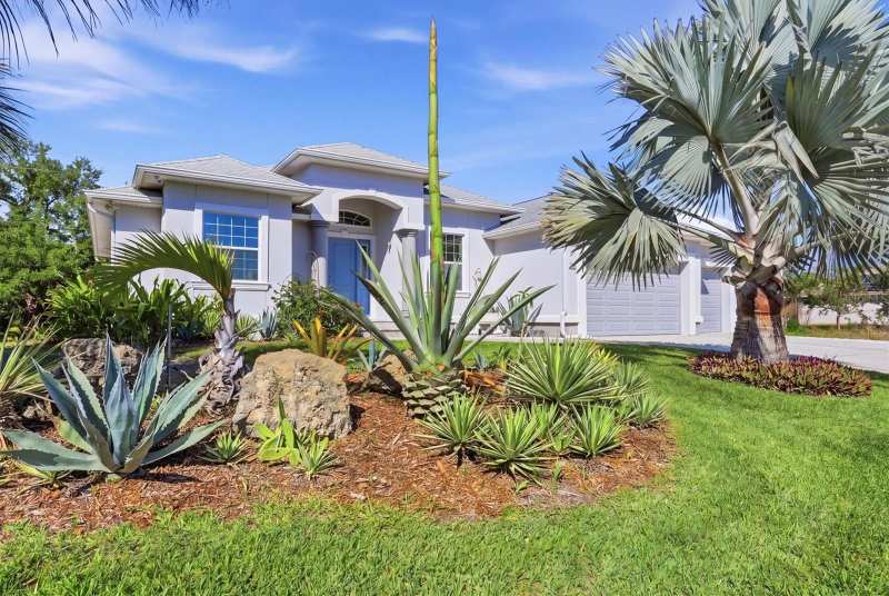 3 bedroom Single Family Residence at 1112 Seneca Road, South Venice, Venice — photo 1
