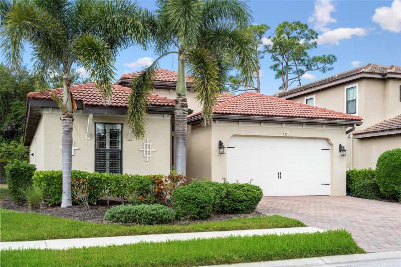 3 bedroom Single Family Residence at 1015 Bluffwood Drive, Calusa Park Ph 2, Nokomis — photo 1