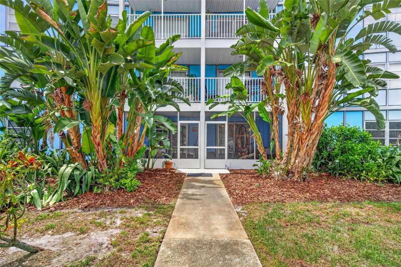 1 bedroom Condominium at 3315 58th Avenue #105, Wave The Condo, St Petersburg — photo 1