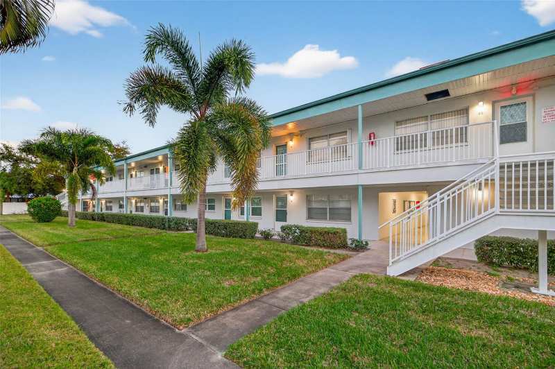 2 bedroom Condominium at 5267 81st Street #18, Paradise Shores, St Petersburg — photo 1