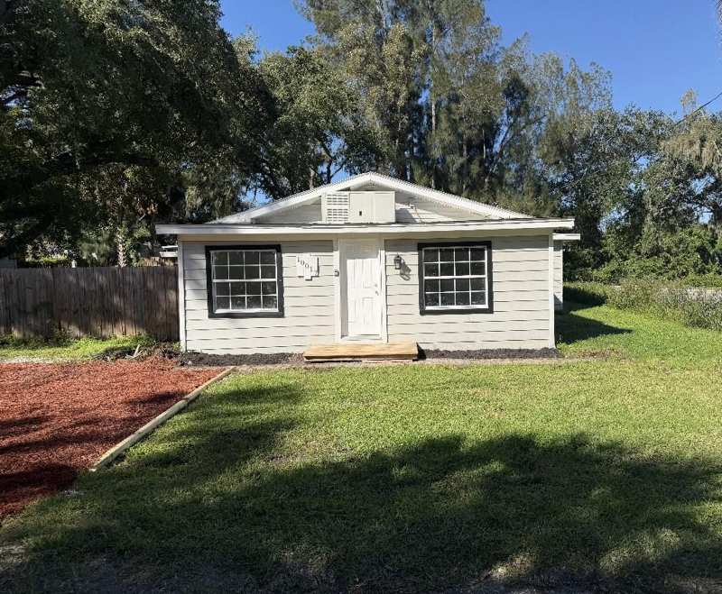 3 bedroom Single Family Residence at 10017 Linda Street, Gibsonton, Gibsonton — photo 1